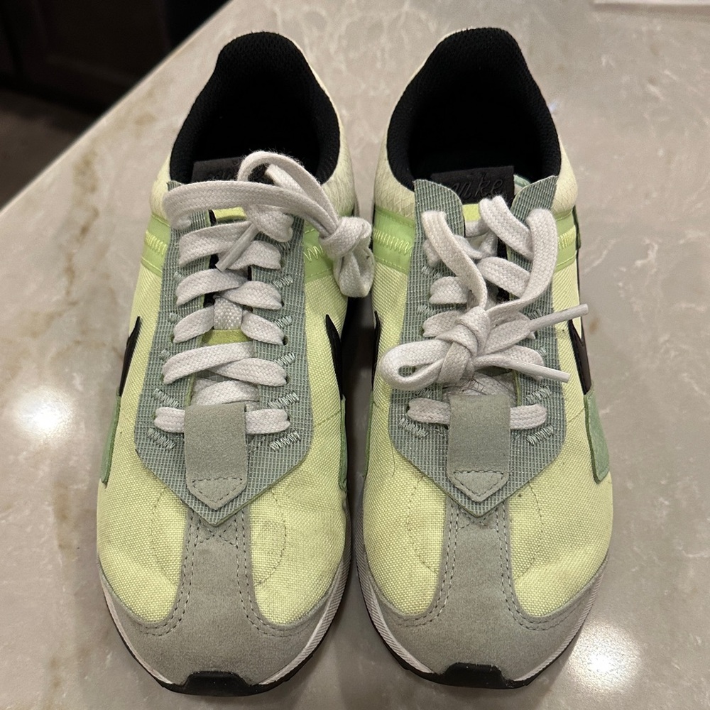 Nike Women's Athletic Shoes - Green and Black